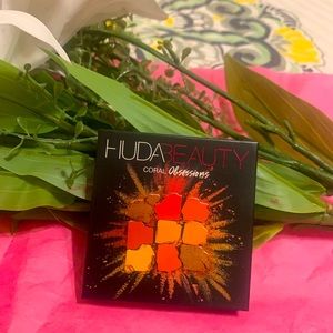 Huda Coral Obsessions Palette